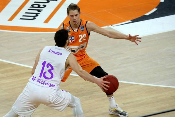 名更靠前 名更靠前